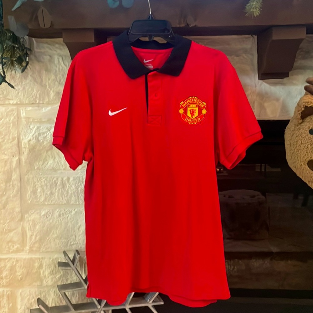 MANCHESTER UNITED NIKE RED POLO SIZE LARGE (L)